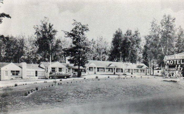 Birch Hill Motel (White Birch Motel, Perrins Motel) - Old Postcard (newer photo)